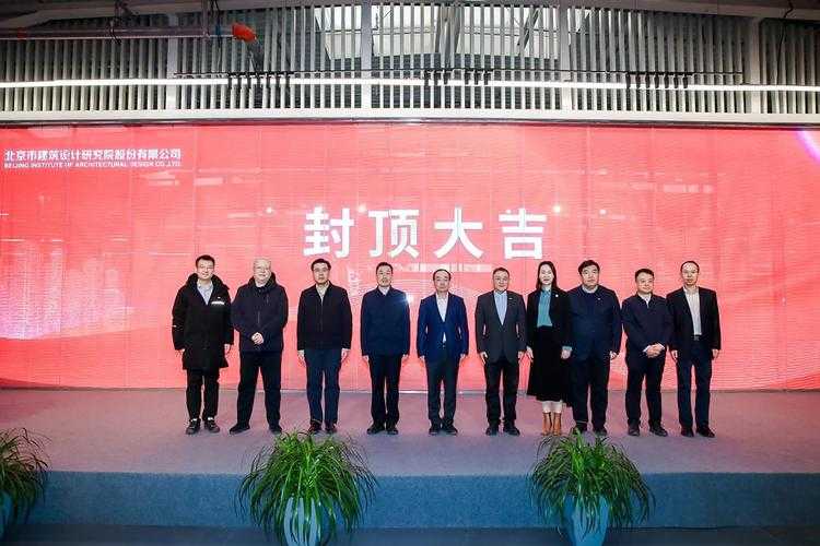 2025年深秋的北京 中国建筑科学研究院的智能会议室里 李工